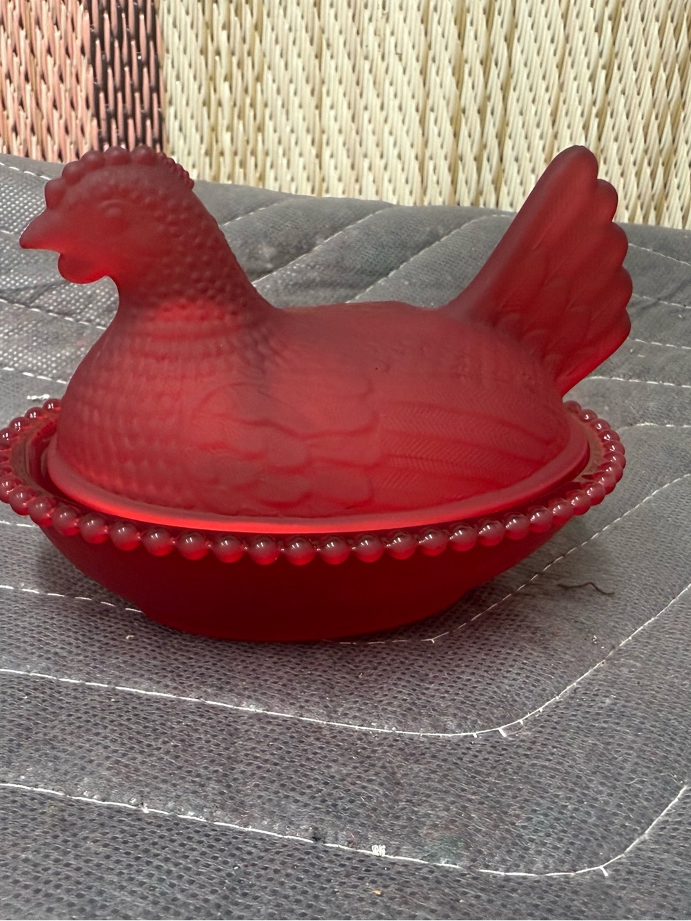 Red Hen on nest 4.5 inch Covered Glass Dish - Decorative Candy or Trinket Bowl